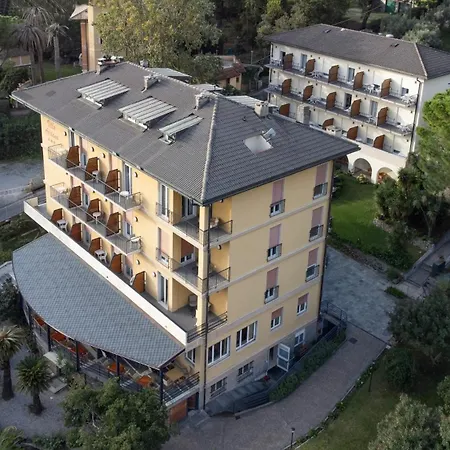 Hotell Adriana 3*